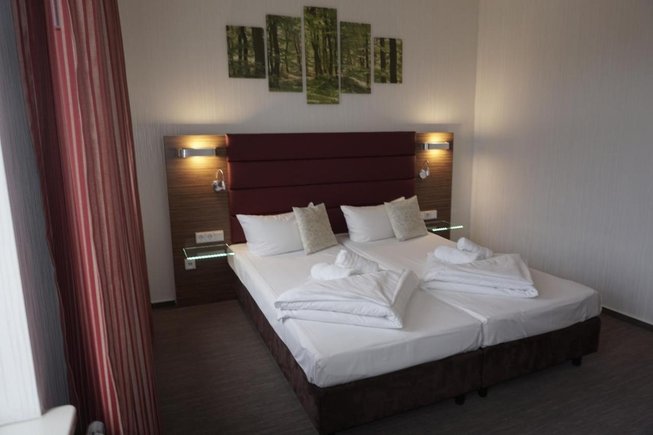 Hotel Und Restaurant Zum Deutschen Hause Lubbenau Bagian luar foto